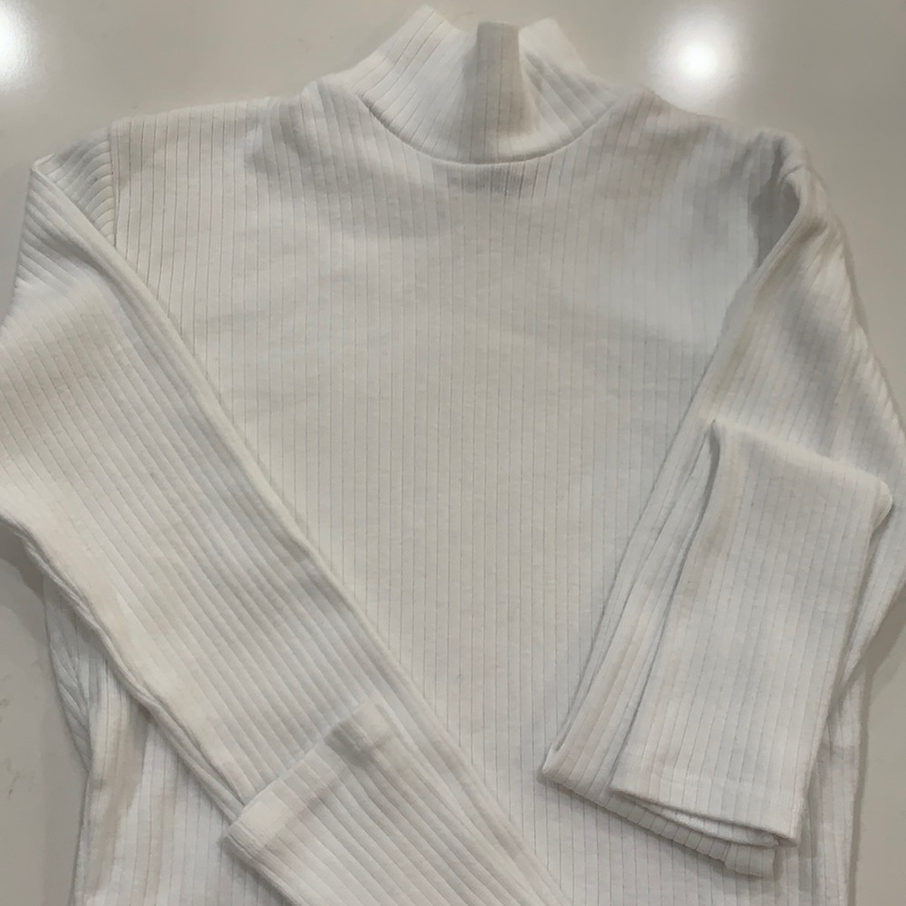 Brandy Melville turtleneck white